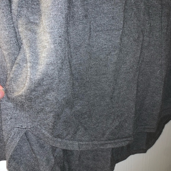 Woman’s basic sweater - Picture 3 of 3